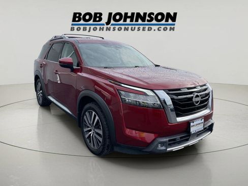 Used 2022 Nissan Pathfinder Platinum w/ Cargo Package AWD/4WD image 10