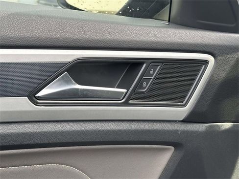 Certified 2021 Volkswagen Atlas Cross Sport SE image 18