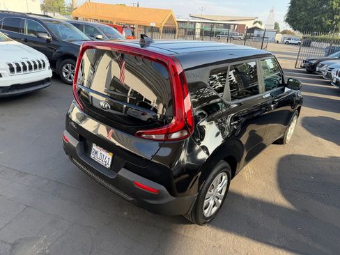 Used 2020 Kia Soul LX image 18