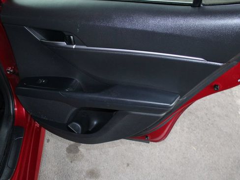 Used 2020 Toyota Camry LE FWD image 13