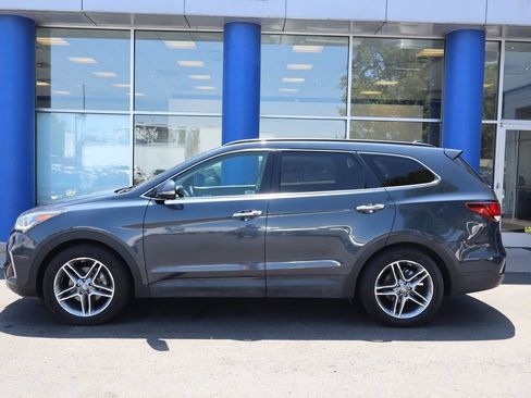 Used 2018 Hyundai Santa Fe AWD image 2