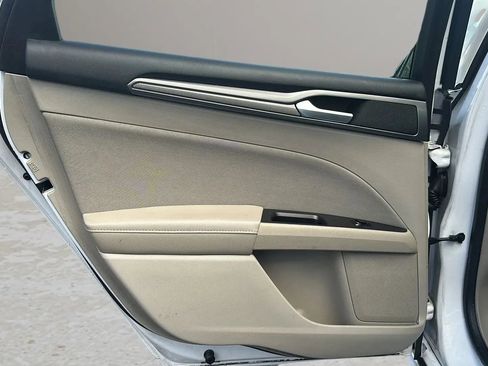 Used 2017 Ford Fusion SE image 31