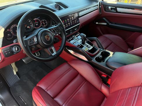 Certified 2023 Porsche Cayenne Turbo AWD/4WD image 4