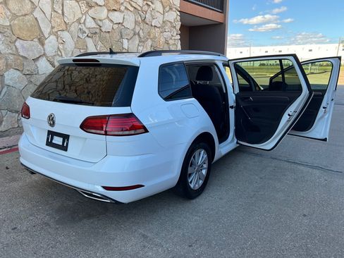 Used 2019 Volkswagen Golf S FWD image 8
