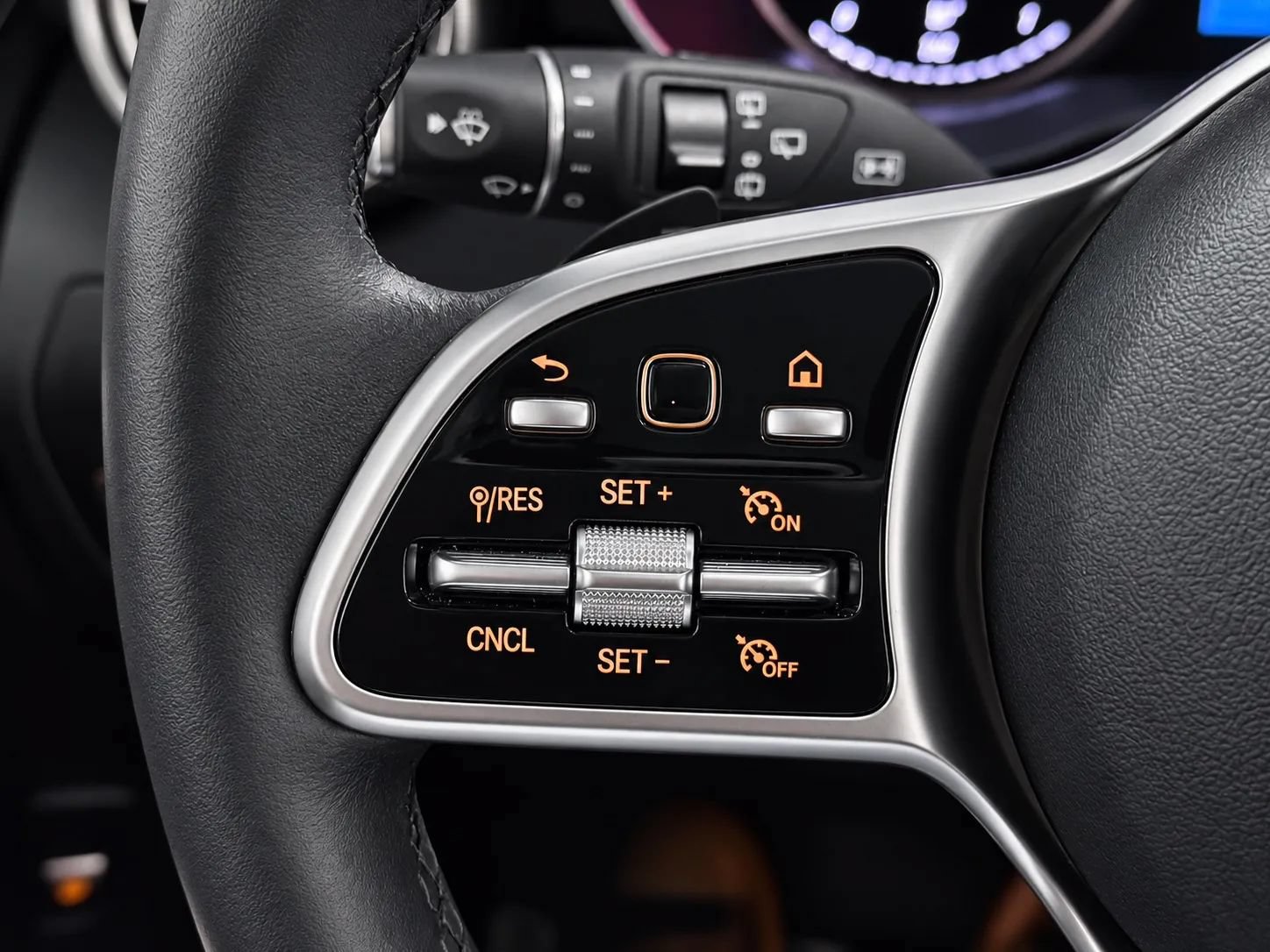 Used 2021 Mercedes-Benz GLC 300 4MATIC w/ Premium Package image 31