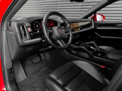 Certified 2024 Porsche Cayenne Coupe image 4