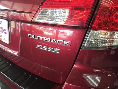 Used 2011 Subaru Outback 2.5i Premium image 28