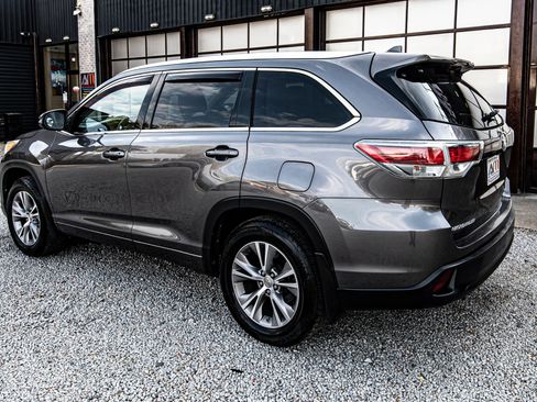 Used 2014 Toyota Highlander XLE image 7