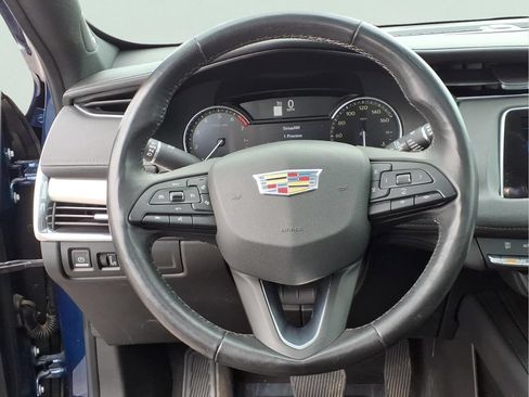 Certified 2019 Cadillac XT4 Premium Luxury w/ Enhanced Visibility Package FWD image 5