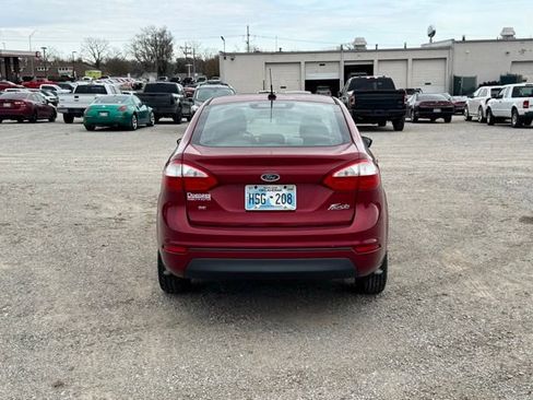 Used 2017 Ford Fiesta SE image 4