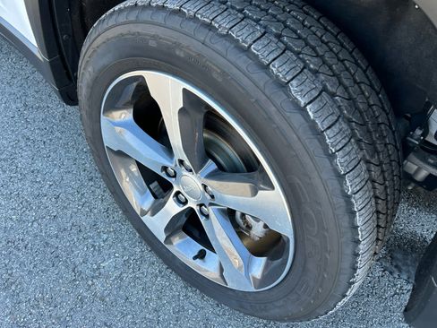 Used 2022 Jeep Grand Cherokee Limited 4xe image 17