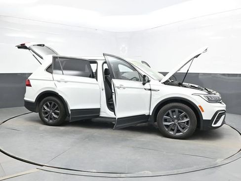 Used 2022 Volkswagen Tiguan SE AWD/4WD image 34