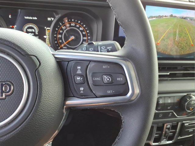 Used 2025 Jeep Wrangler Unlimited Sahara AWD/4WD image 25