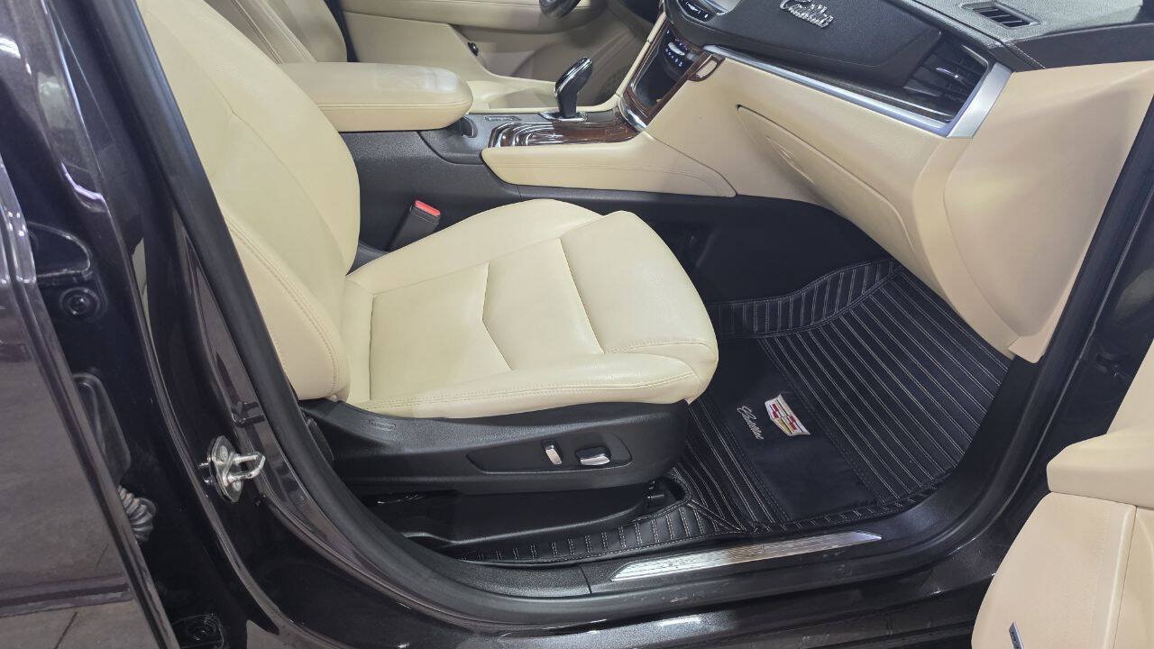 Used 2018 Cadillac XT5 AWD image 11