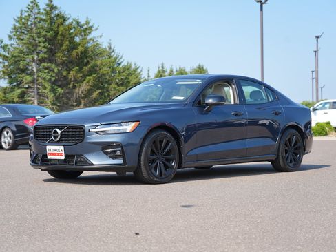 Used 2021 Volvo S60 T5 Momentum AWD/4WD image 7