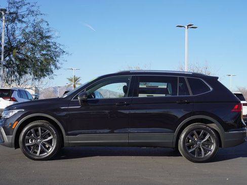 Used 2024 Volkswagen Tiguan SE image 2