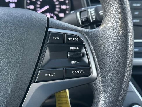 Used 2017 Hyundai Elantra SE image 39