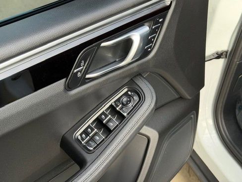 Used 2019 Porsche Macan image 23