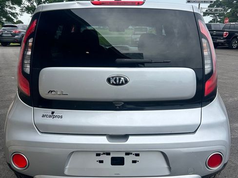 Used 2018 Kia Soul + FWD image 5