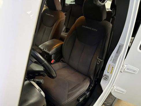 Used 2015 Jeep Wrangler Unlimited Rubicon AWD/4WD image 18