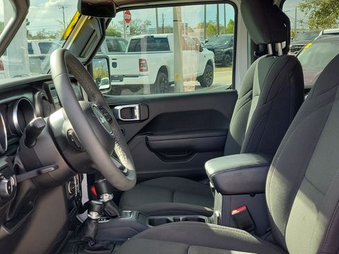 Used 2023 Jeep Wrangler Unlimited Sport image 22