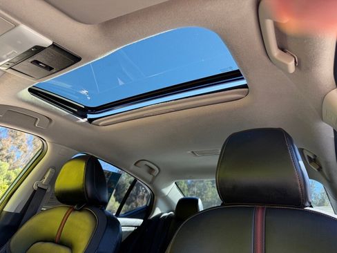 Used 2020 Nissan Sentra SR w/ Premium Package image 16