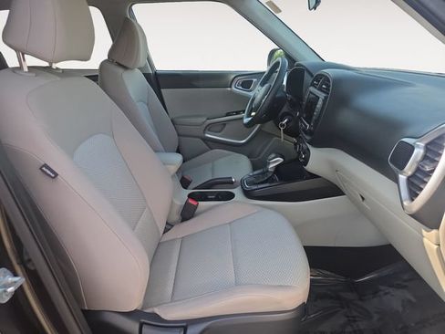 Used 2023 Kia Soul LX FWD image 15