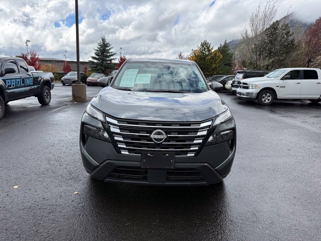 Used 2025 Nissan Rogue SV AWD/4WD image 2