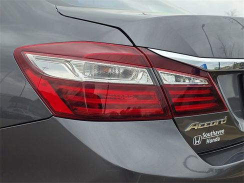 Used 2017 Honda Accord LX image 11