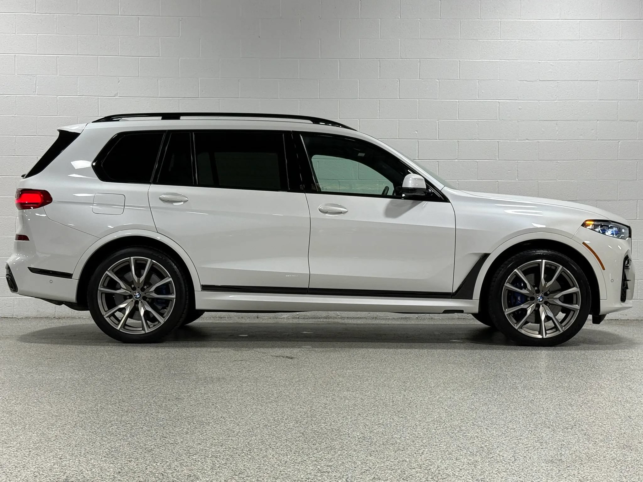 Used 2020 BMW X7 M50i w/ Executive Package AWD/4WD image 5