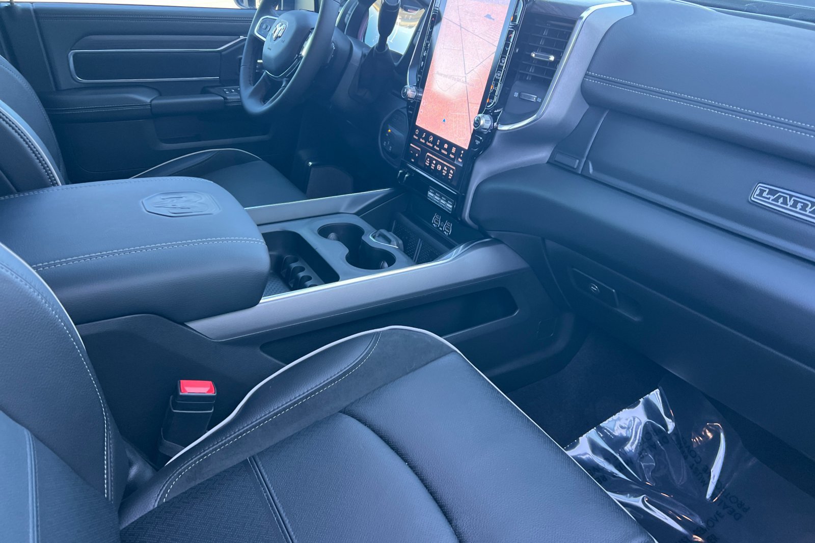 New 2026 RAM 3500 Laramie AWD/4WD image 17
