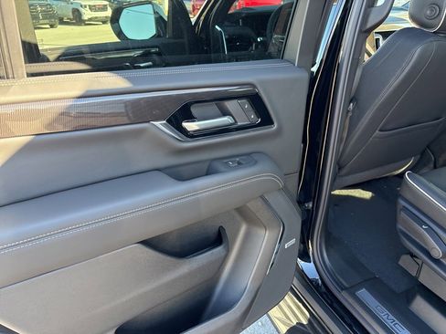 New 2026 GMC Yukon Elevation image 17