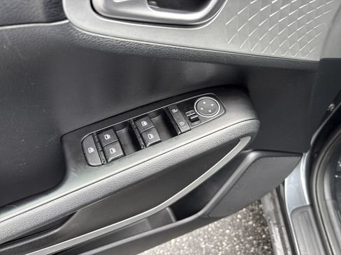 Used 2024 Kia Soul LX w/ Option Group 015 FWD image 16