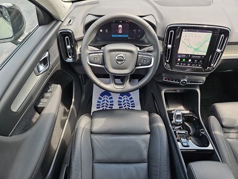 Used 2023 Volvo XC40 B5 Plus w/ Protection Package Premier AWD/4WD image 11