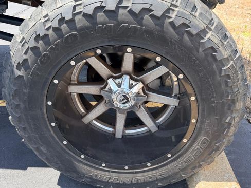 Used 2016 Ford F250 Platinum w/ FX4 Off-Road Package AWD/4WD image 6