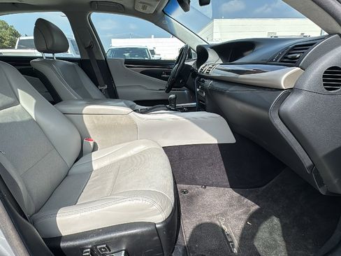 Used 2013 Lexus LS 460 L w/ Preferred Accessory Package image 27