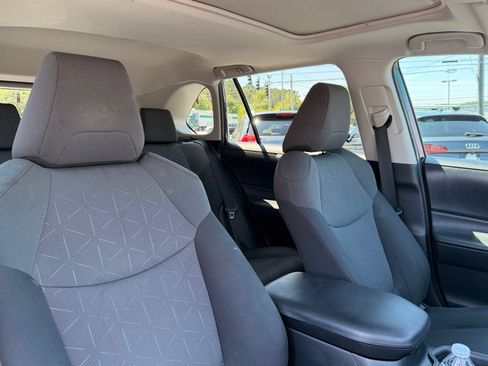 Used 2019 Toyota RAV4 XLE FWD image 34