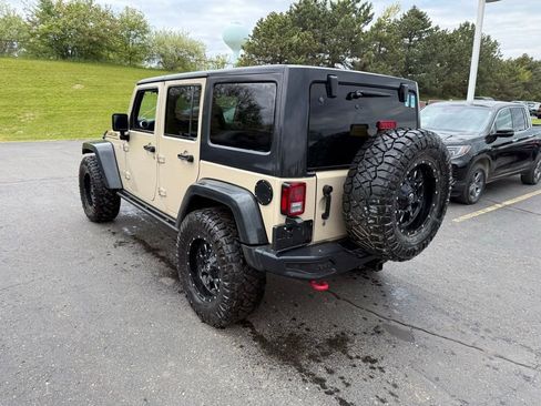 Used 2016 Jeep Wrangler Unlimited Rubicon AWD/4WD image 2