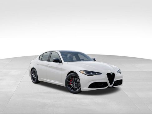 New 2025 Alfa Romeo Giulia AWD w/ Driving Assist Package image 5