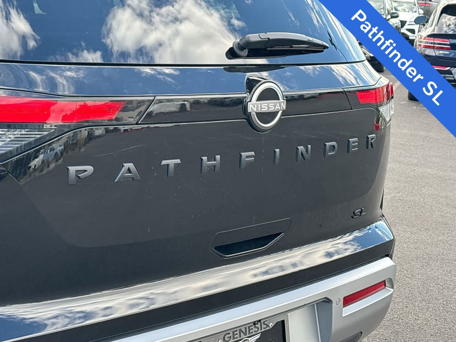 Used 2024 Nissan Pathfinder SL w/ Black Appearance Package FWD image 11