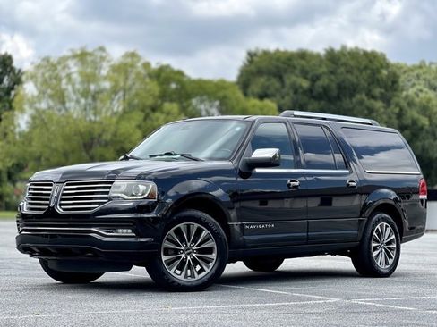 Used 2017 Lincoln Navigator L Select image 1