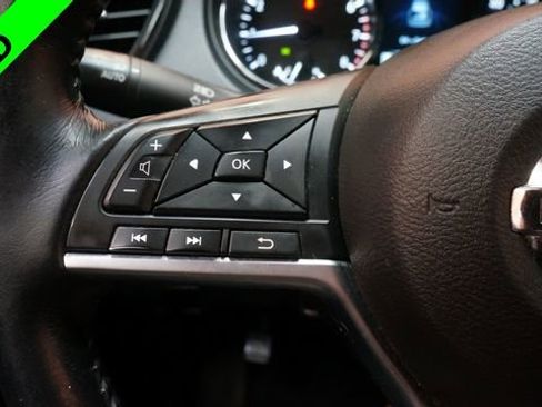 Used 2017 Nissan Rogue SV image 23