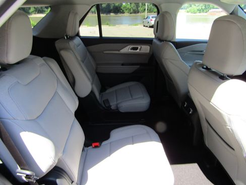 New 2026 Ford Explorer Active w/ Active Comfort Package AWD/4WD image 16