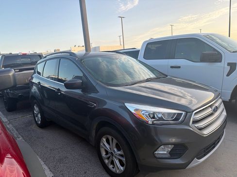 Used 2017 Ford Escape SE w/ Equipment Group 201A AWD/4WD image 1