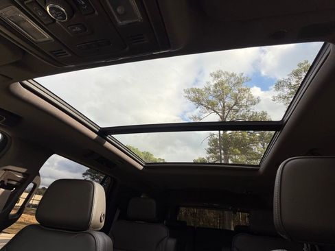 Used 2021 GMC Yukon Denali w/ Denali Premium Package image 27