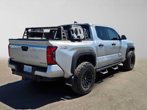 Certified 2025 Toyota Tacoma TRD Off-Road AWD/4WD image 3