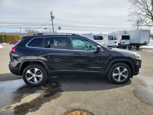 Used 2019 Jeep Cherokee Limited image 17