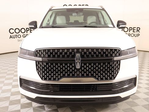 New 2026 Lincoln Navigator Premiere AWD/4WD image 10