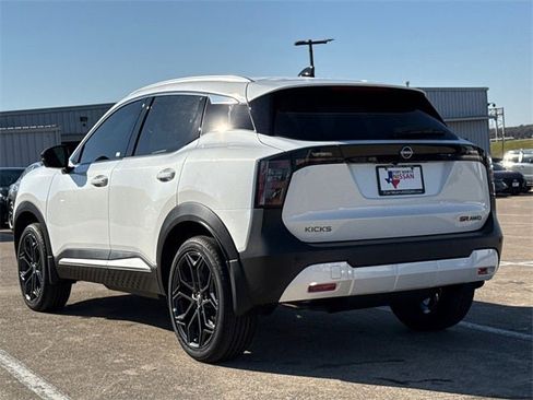 New 2026 Nissan Kicks SR w/ SR Premium Package image 7