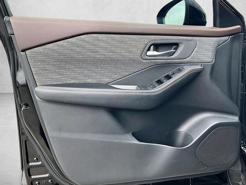 Used 2023 Nissan Rogue SV image 17